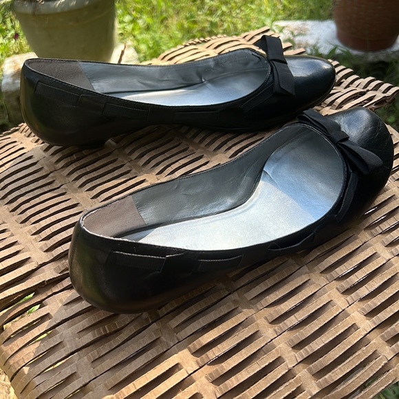 Gianni Bini, 50 Preppy, 10M, Black slip on, w/a woven satin ribbon detail & bow - Picture 6 of 11